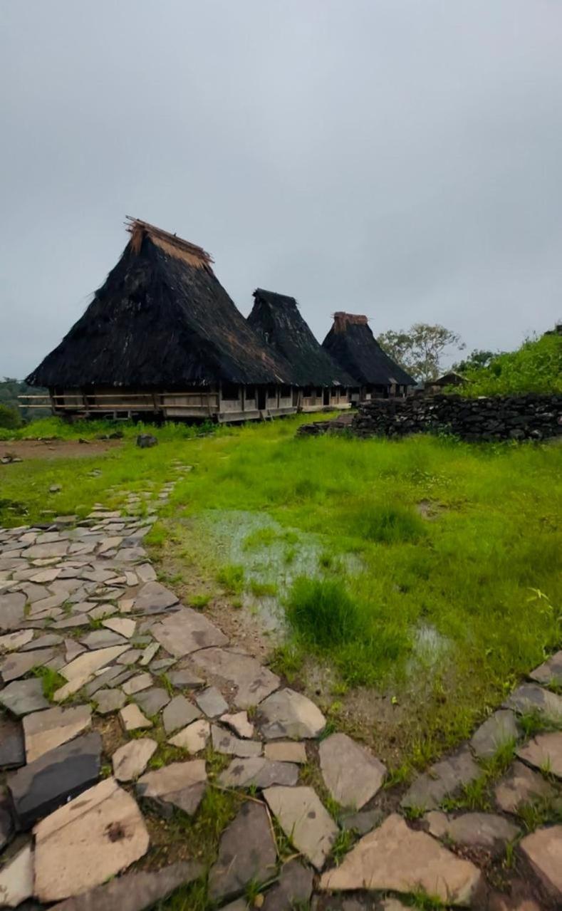 D'Flora Homestay Labuan Bajo Exterior foto